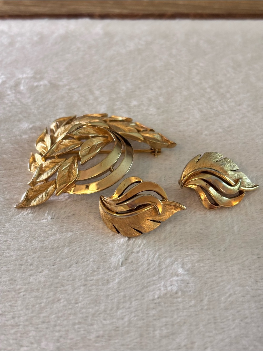 Vintage Signed Trifari Gold Tone Brooch & Clip Earrings Set